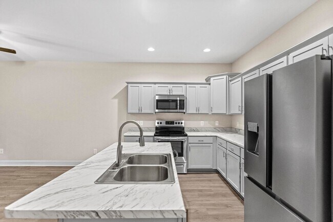Foto del edificio - Large 3br Stonebay Townhome AVAILABLE NOW!