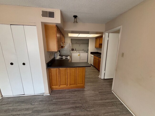 Foto del edificio - 2 Bedroom, 2 Bath Condo in Virginia Beach