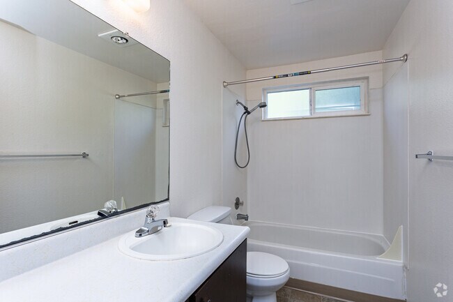 2 habitaciones, 1 baño - 890 pies cuadrados - Baño - The Park at Fife