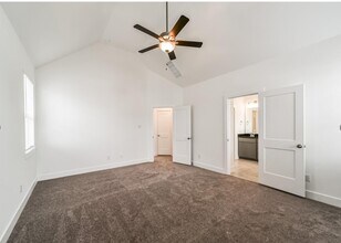 Building Photo - 1531 Crystal Stream Dr