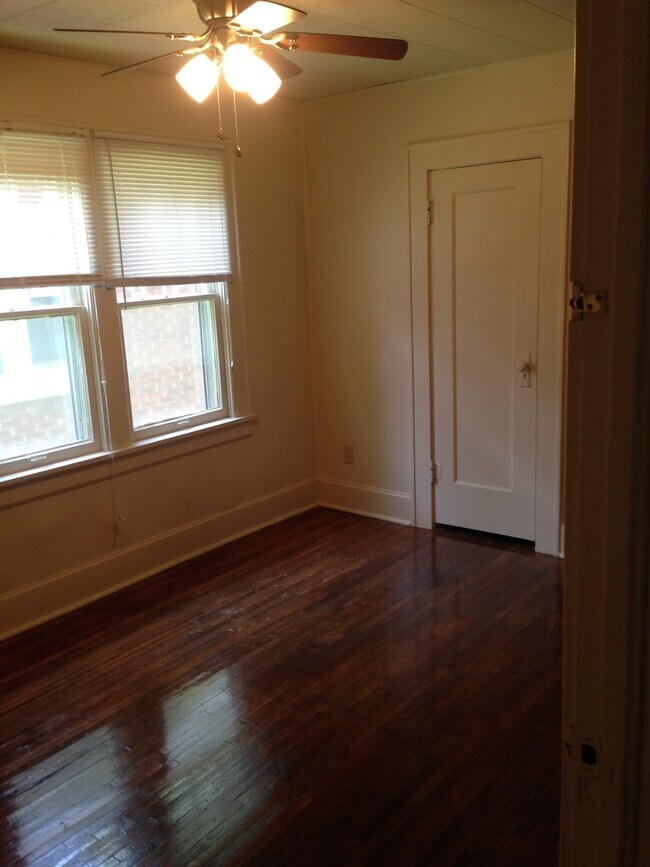 Foto del edificio - 3 bed, 1 bath house just steps from Missouri State University