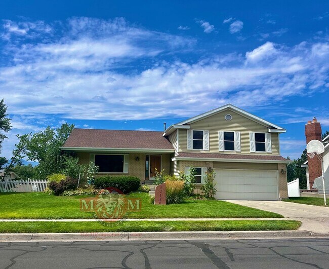 Foto del edificio - 4 Bed 3.5 Bath Beautiful Home In Sandy