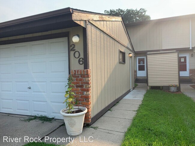 Foto del edificio - 3 br, 1 bath House - 206 5th St NW