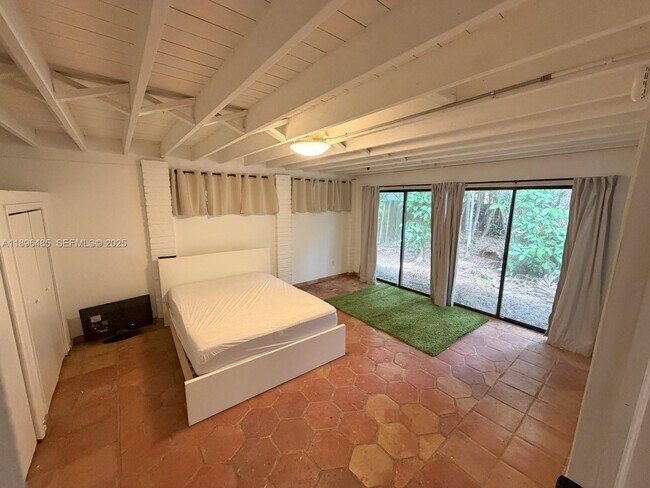 Foto del edificio - 491 NE 163rd St