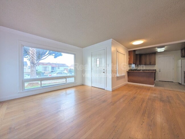 Photo - 500 Warden Ave House