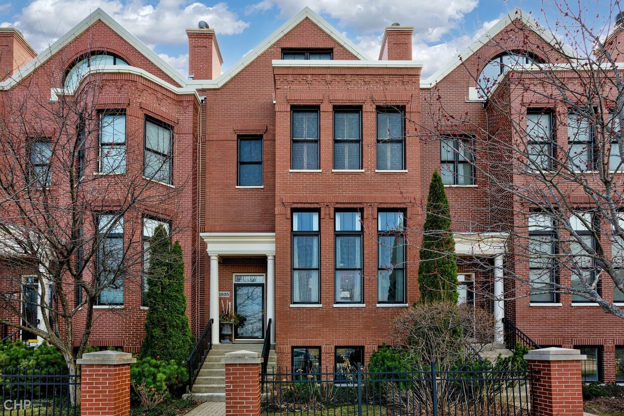Primary Photo - 1835 Admiral Ct