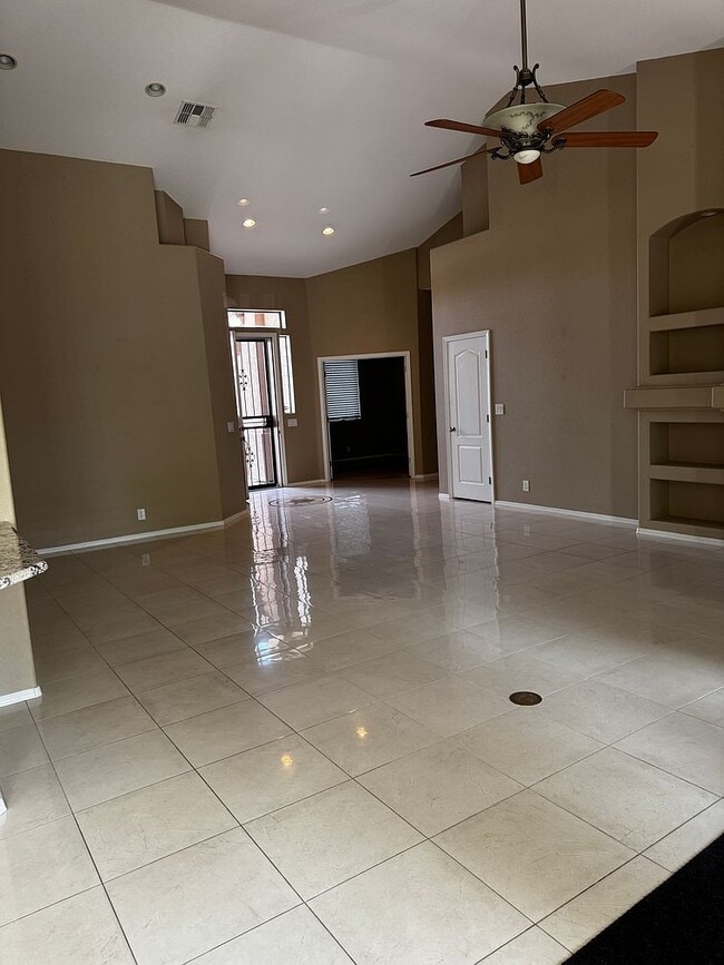 Building Photo - 2722 S Willow Wood