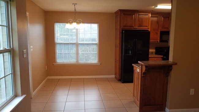 Building Photo - Charming 3BR/2BA Home Near Moody AFB – Large Backyard