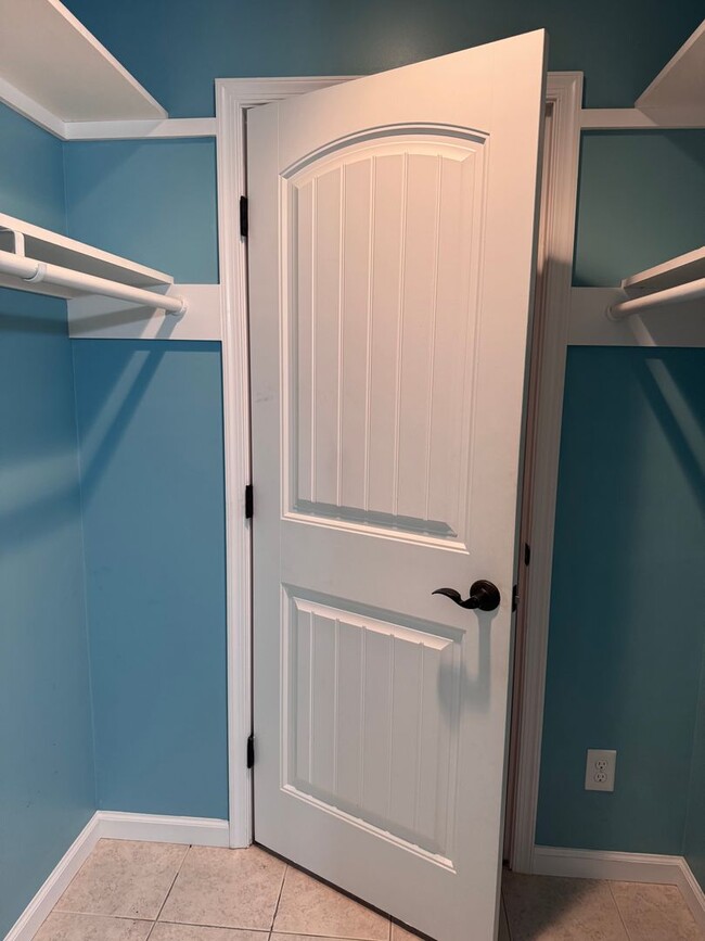 Building Photo - Coastal Cutie! 3BR/2BA Furnished Home Avai...