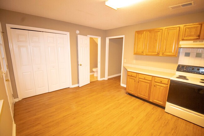 Building Photo - 1610 Drayton Ln
