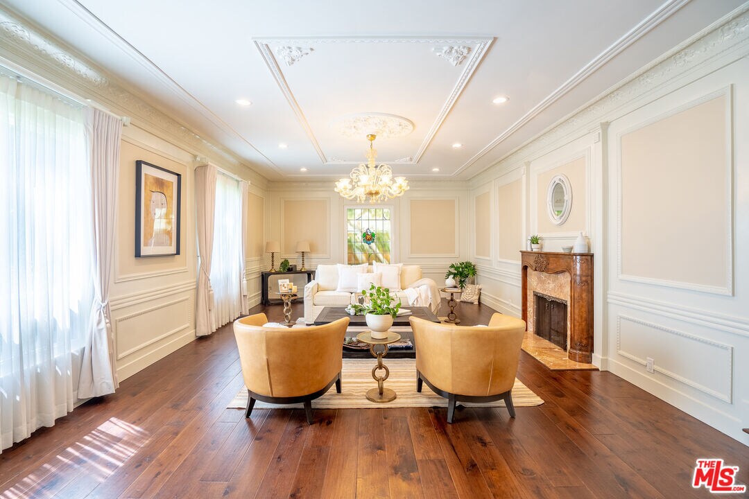 Primary Photo - 315 N McCadden Pl