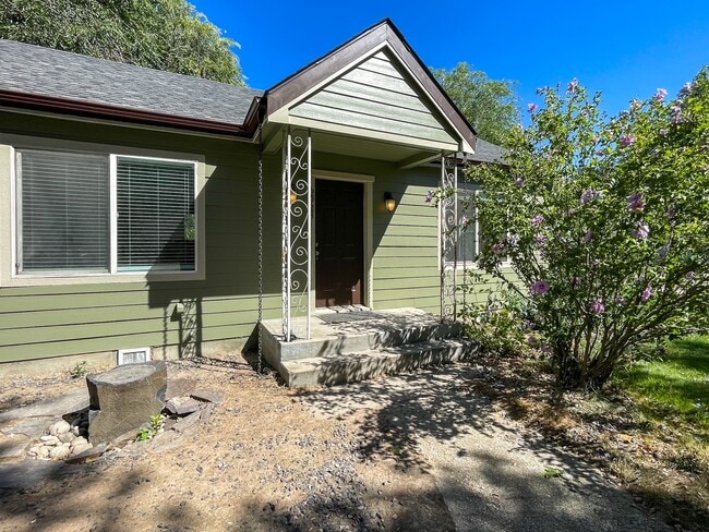 Building Photo - 2928 S Leadville Ave