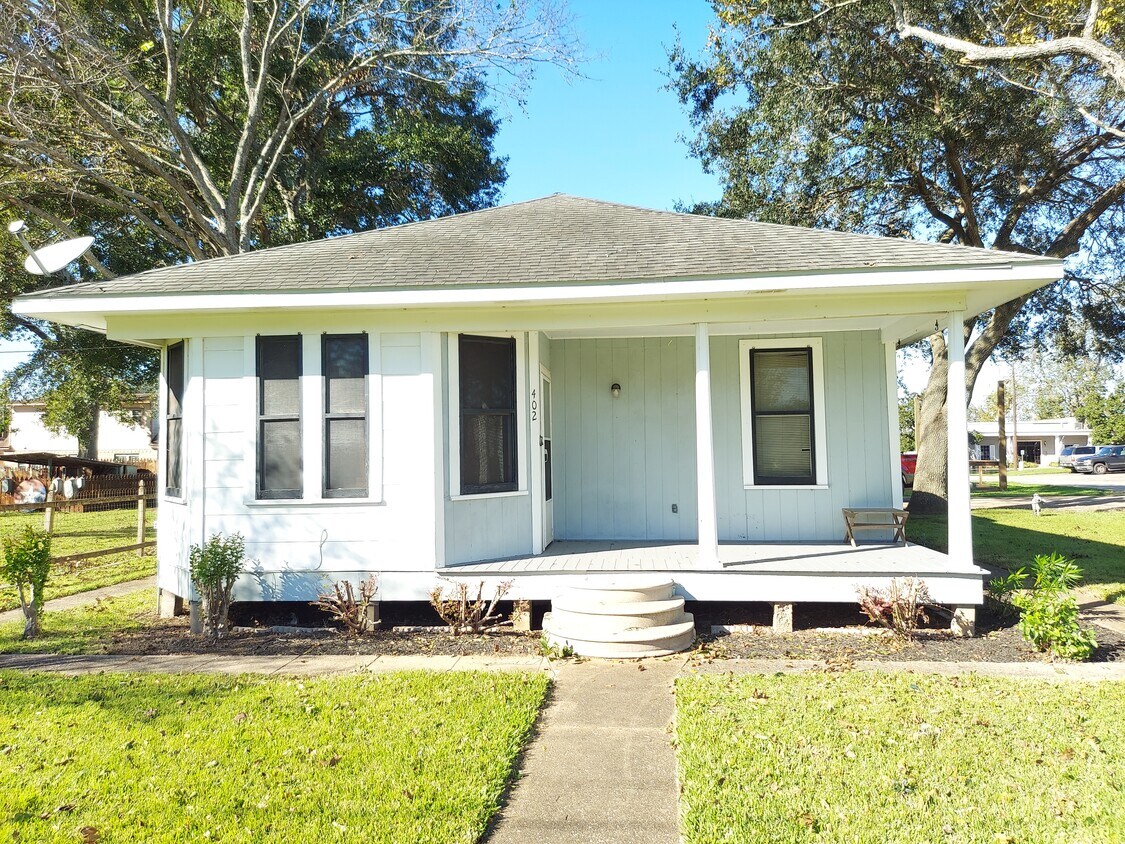 Front - 402 W Alabama St