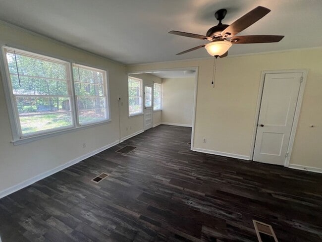 Building Photo - 2 Bedroom House - Walk to VSU!