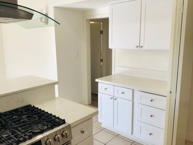 Building Photo - Remodeled Single-Level 3 Bedroom, 2 Bath w...