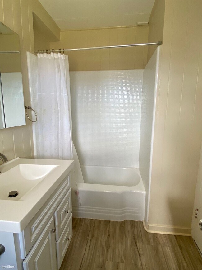 Building Photo - 2 br, 1 bath House - 45-143 William Henry ...