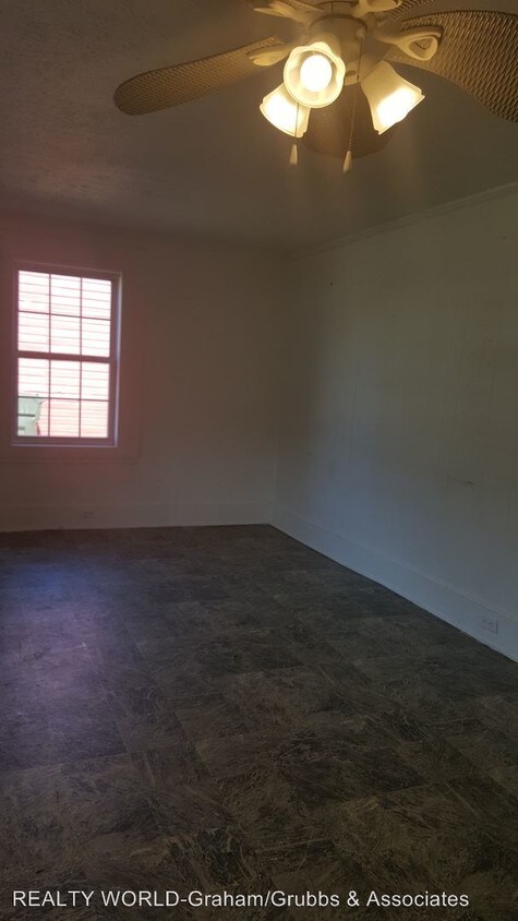 Building Photo - 2 br, 1 bath House - 206 Maple Street