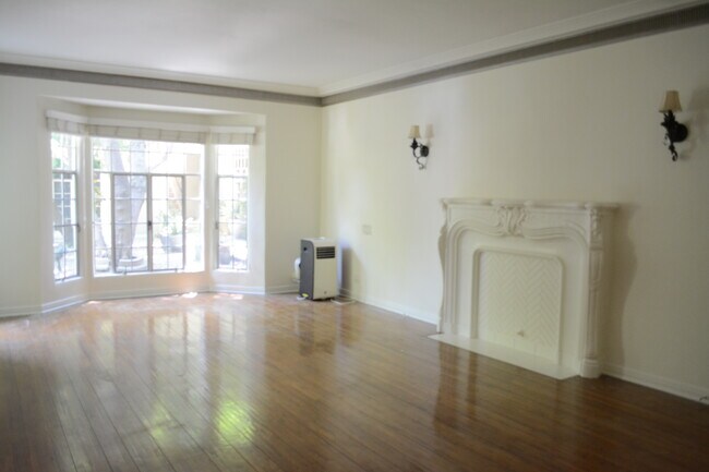 Foto del edificio - 6614 W Olympic Blvd