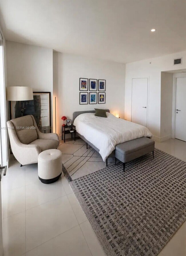 Foto del edificio - 1300 Brickell Bay Dr