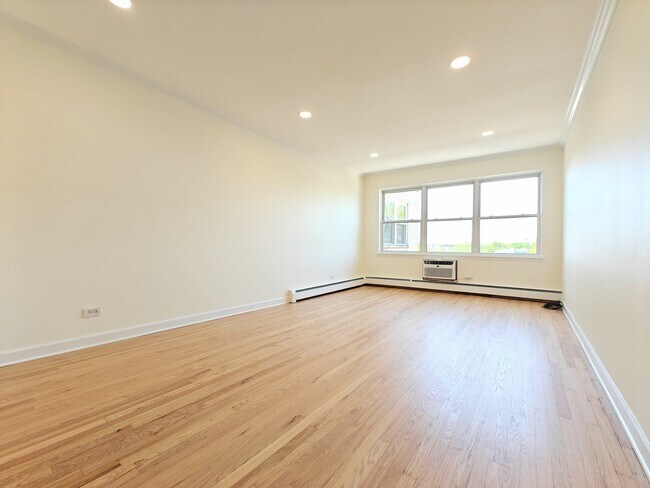 Foto del edificio - 6040 N Troy St