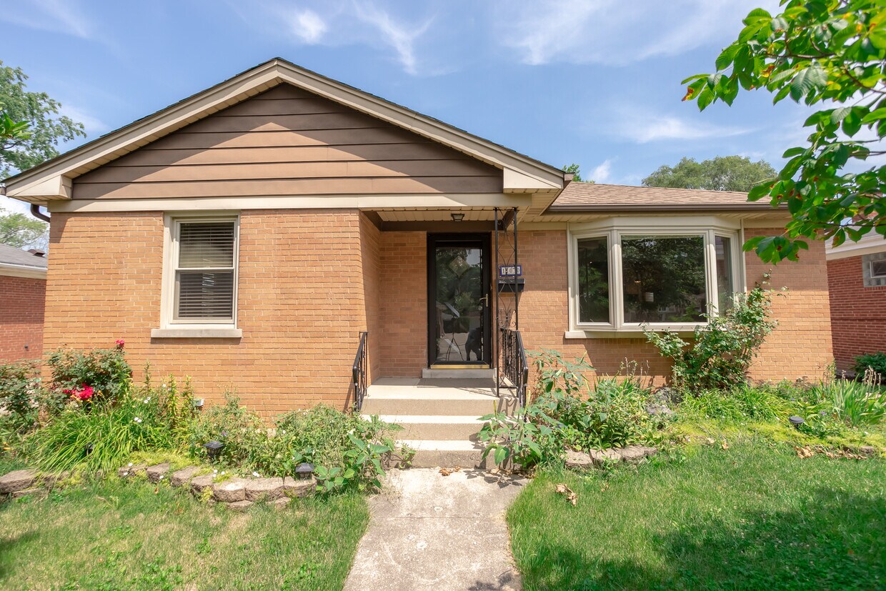 11030 Burns Ave, Westchester, IL 60154 House Rental in Westchester