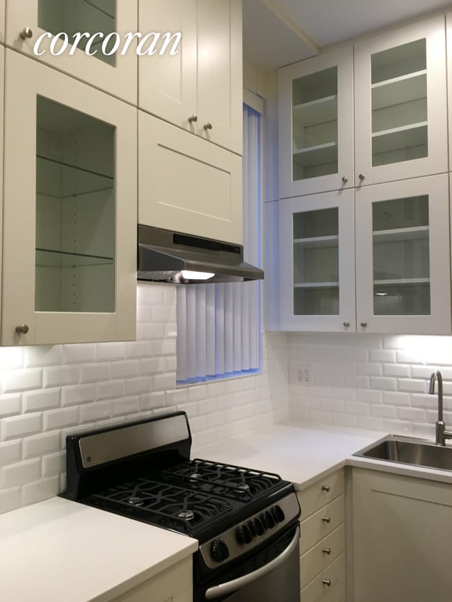 Building Photo - 229 E 87th St