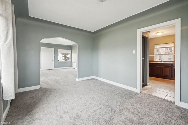 Building Photo - 5 br, 1.5 bath House - 19739 Hasse St