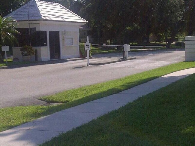 Foto del edificio - 3636 Whitehall Dr