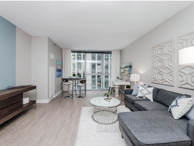 Primary Photo - 216 N Wabash Ave