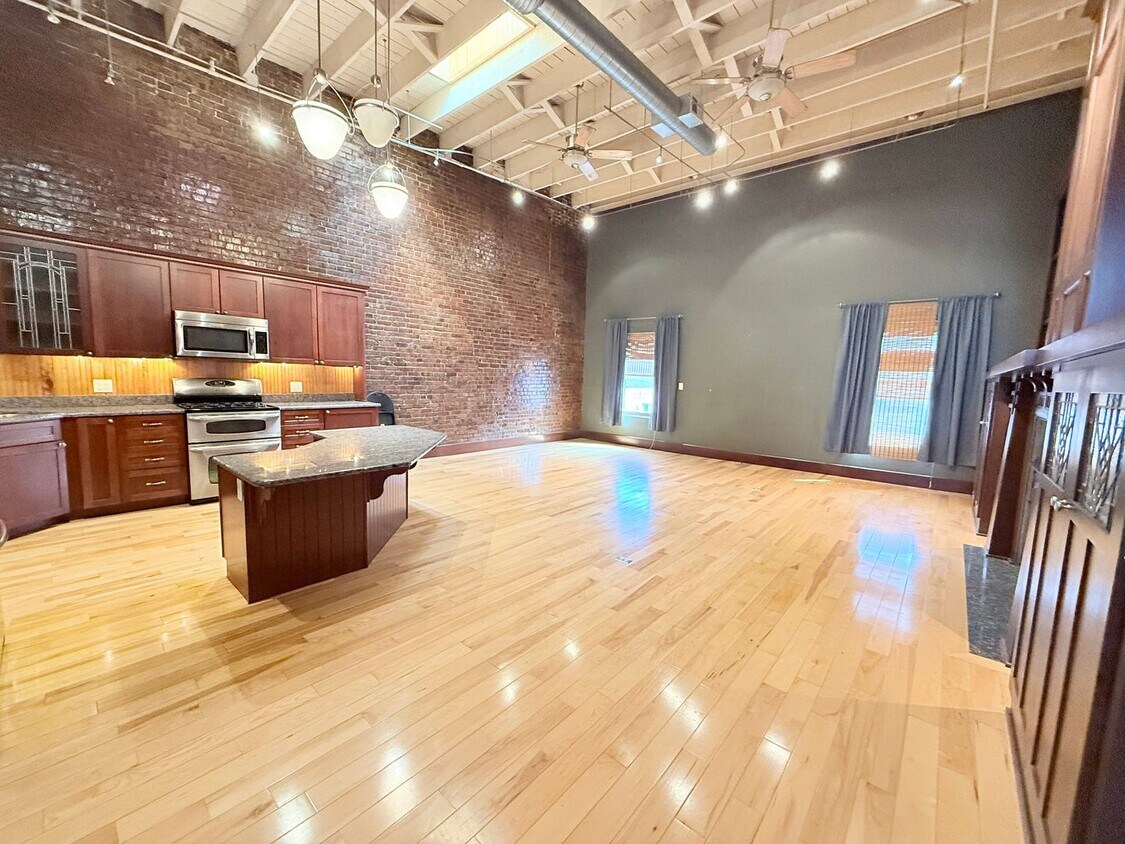 Foto principal - 318 N Main St