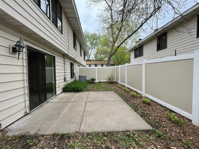Building Photo - 2257 Oregon Ct