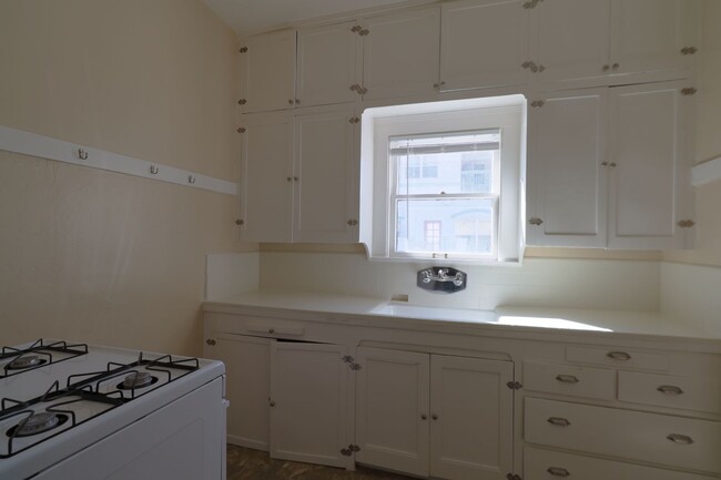 Foto del edificio - * PRE-LEASING* VINTAGE HOME WITH HUGE BACK...