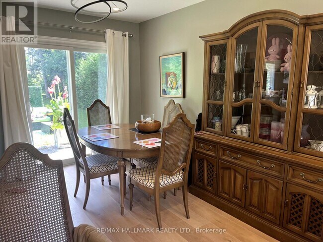 Photo du bâtiment - 448 Loretta Crescent