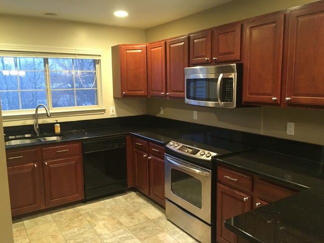 Kitchen - 683 River Park Village Blvd