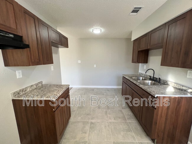 Building Photo - 2422 Charjean Cove