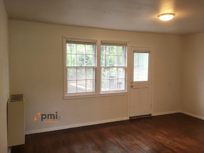 Foto del edificio - Charming Cute 2bd / 1 ba Two Stories Hillcrest Park Townhouse