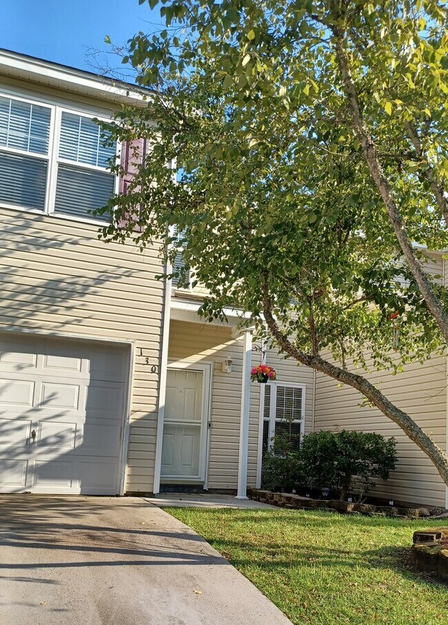 Foto del edificio - 130 Grand Oaks Dr