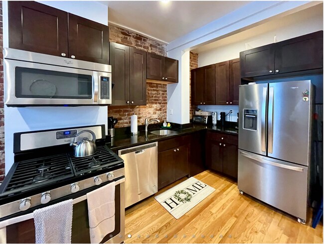 Foto del edificio - 322 Western Ave