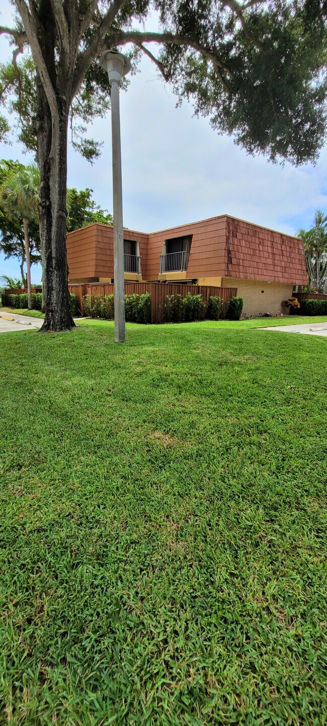 Building Photo - 501 Buttonwood Ln