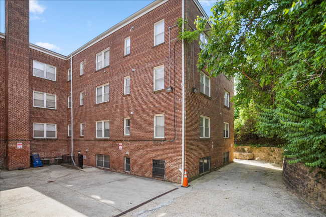 Building Photo - 3956 Pennsylvania Ave. SE