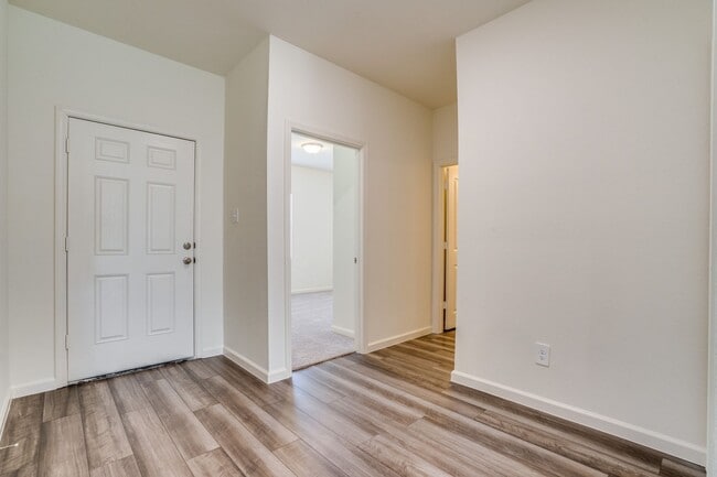 Building Photo - 778 Camden Dr