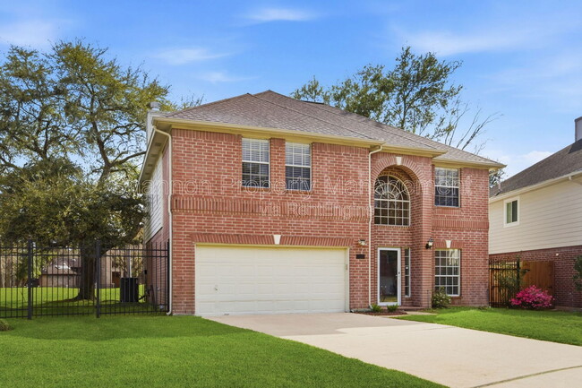 Foto del edificio - 3327 Shady Glen Ln