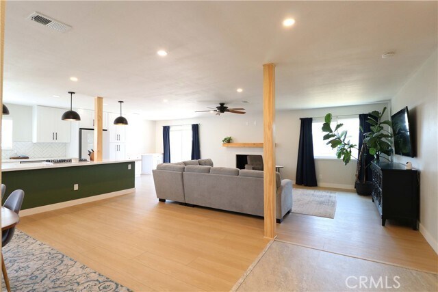 Building Photo - 586 Poppy Ln