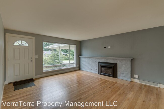 Foto del edificio - 3 br, 1 bath House - 14613 9th Ave NE
