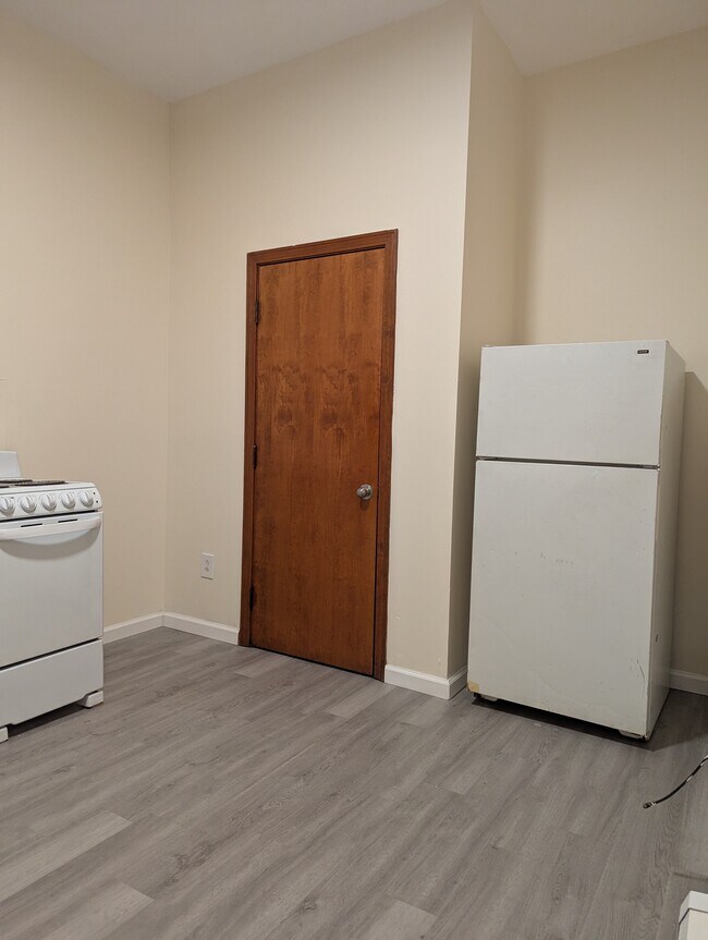 Foto del edificio - 12 Miles St