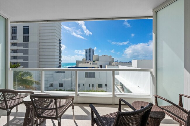 Foto del edificio - 4391 Collins Ave