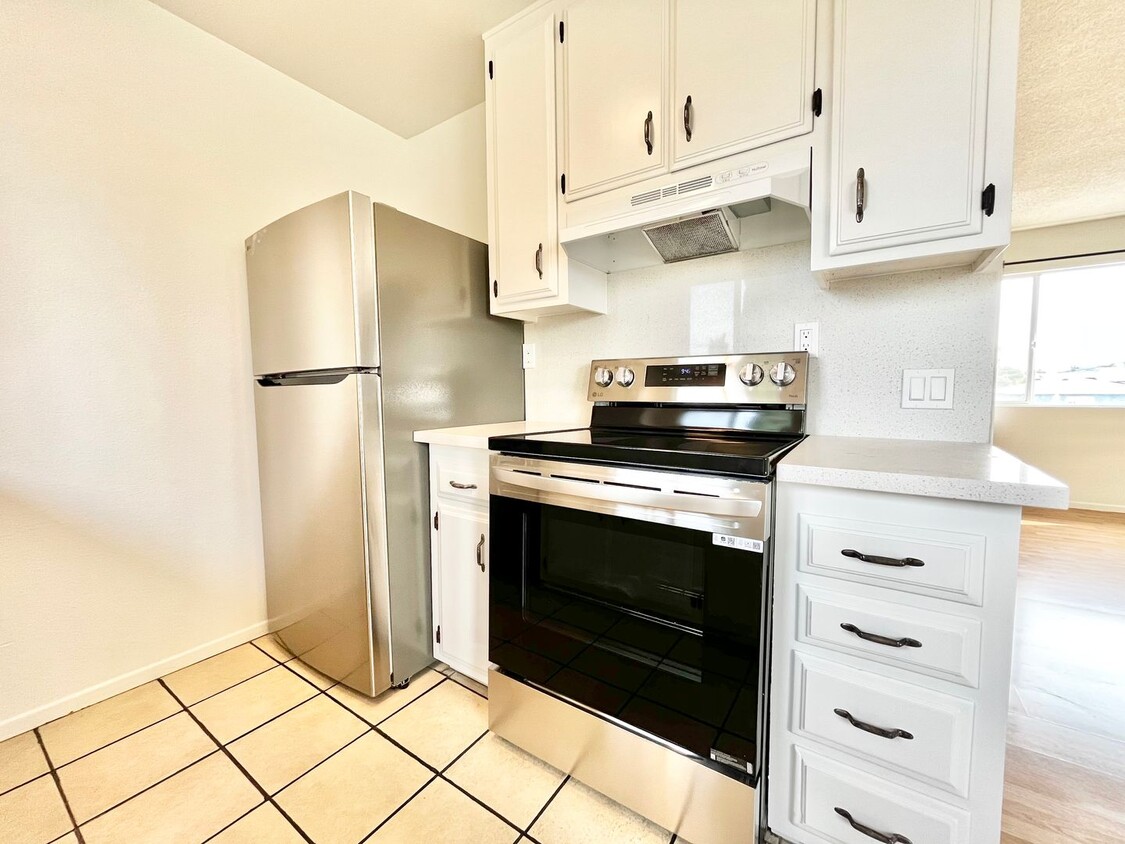 Primary Photo - Beautifully Updated 3B 1BA Unit in Lemon G...