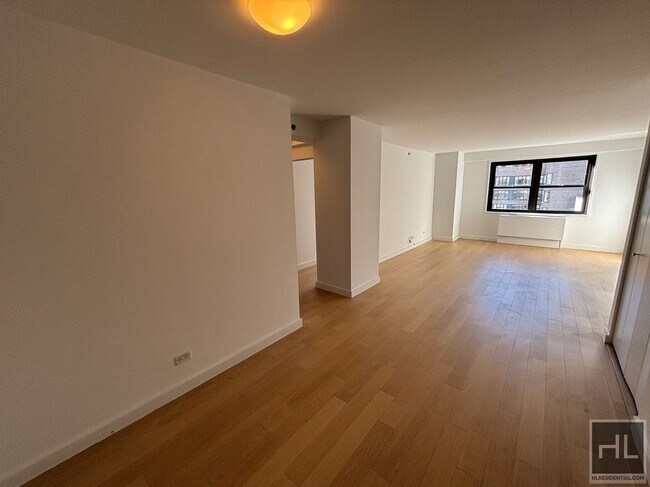 Building Photo - East 39th Street