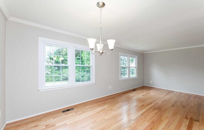 Foto del edificio - 5307 Greenough Pl