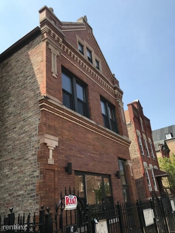 Primary Photo - 1350 N Bosworth Ave